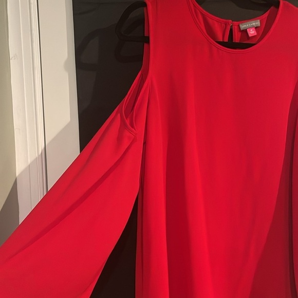 Red open shoulder Vince Camuto long sleeve blouse size medium women’s - Picture 2 of 5
